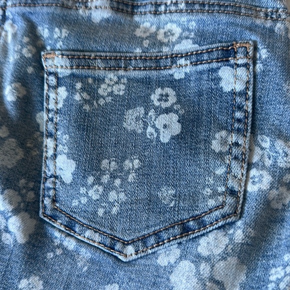 Cherokee High Rise Bleach Dyed Floral Denim Shorts Size 10/12 L (Girls) - Picture 4 of 4